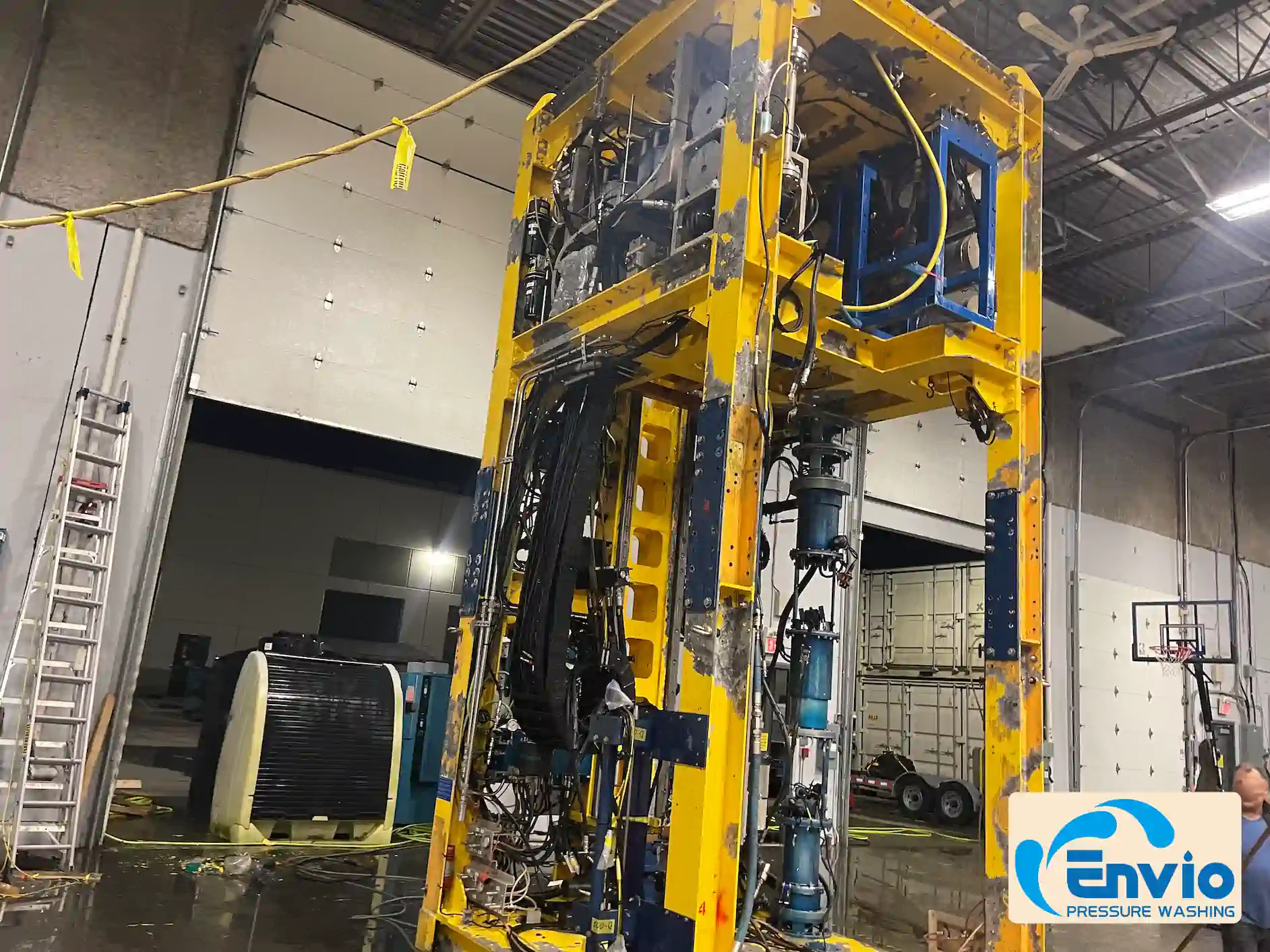 robotoic deep sea machine degreasing and pressure washing after