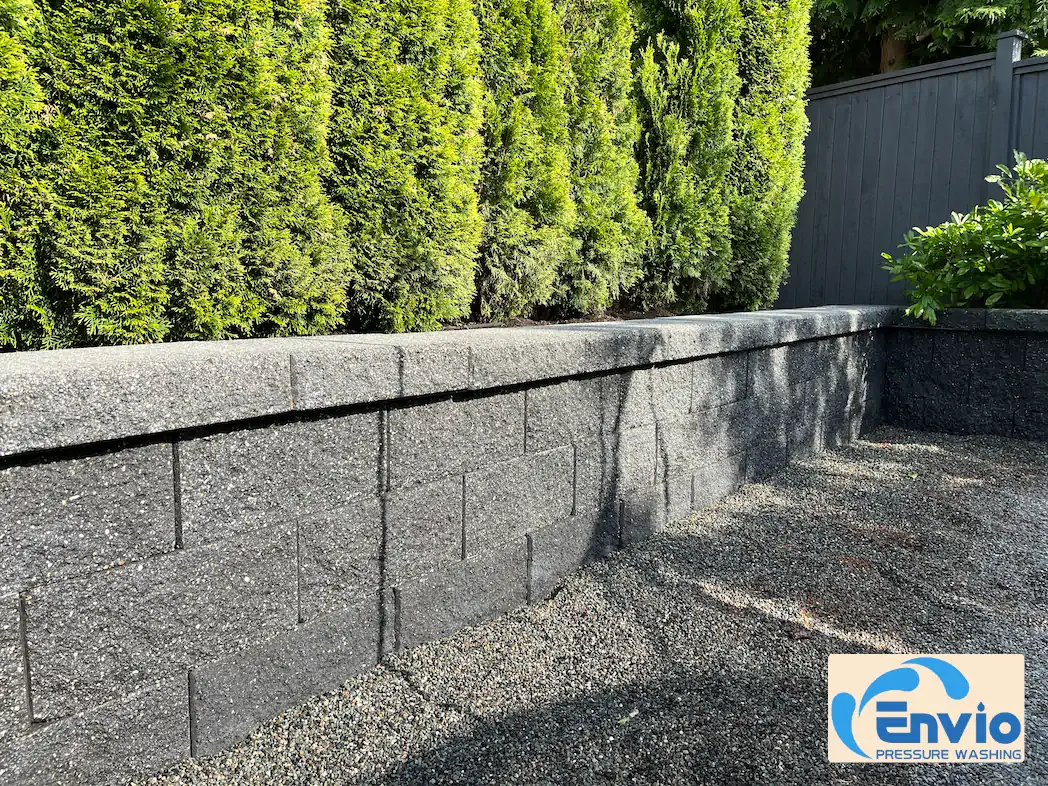 efflorescence removal from valleystone retaining wall after